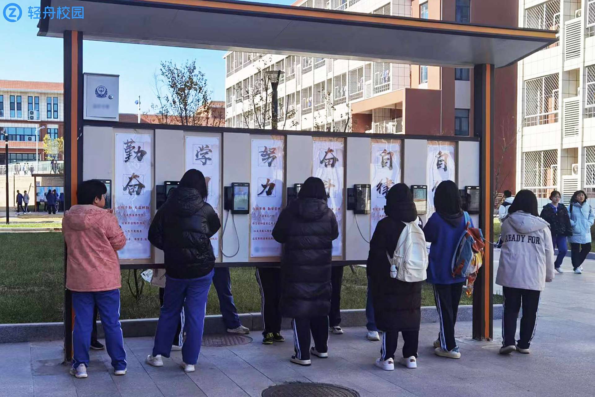 智慧校園推出親情可視電話,方便學生與家長實時交流.親情可視電話支持